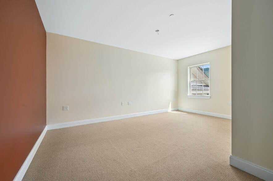 More Photos Of 56 Main St, Stamford Hotel For Sale