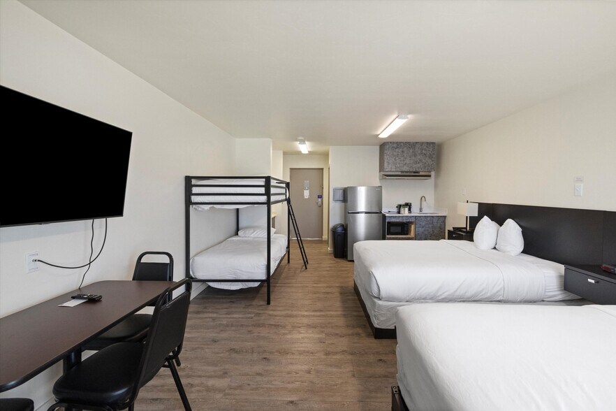 More Photos Of 720 W Lewis St, Pasco Hotel For Sale