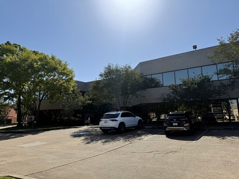 More Photos Of 1240 Blalock Rd, Houston Medical For Lease