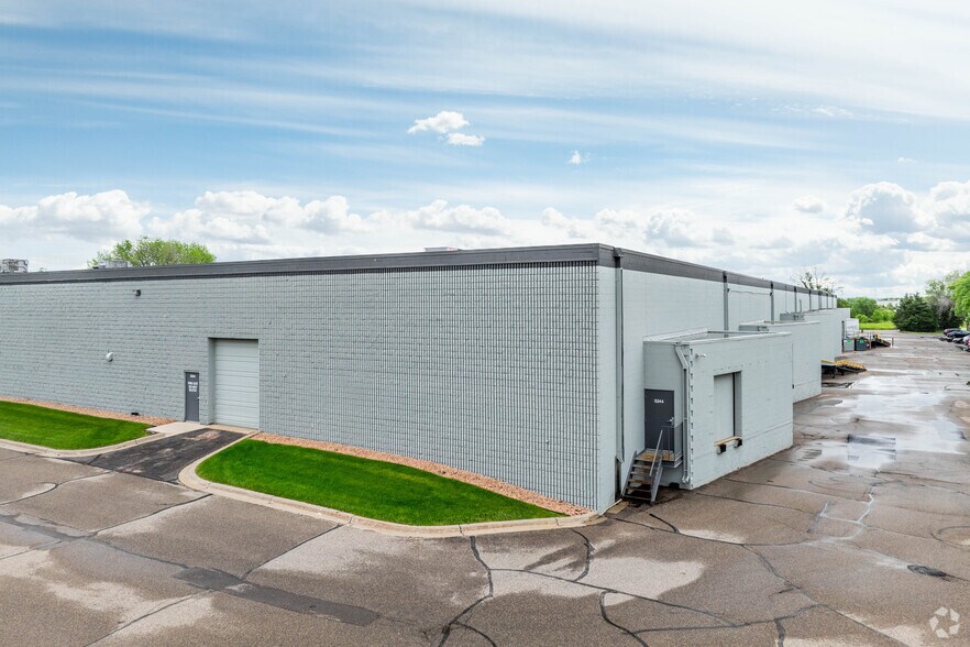 More Photos Of 5240-5300 Valley Industrial Blvd S, Shakopee Warehouse For Lease