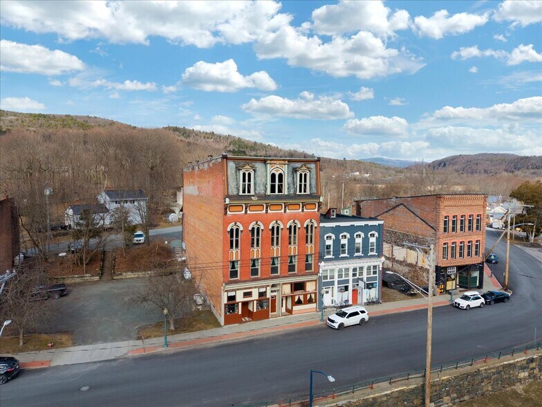 More Photos Of 68 Main St, Whitehall Flex For Sale