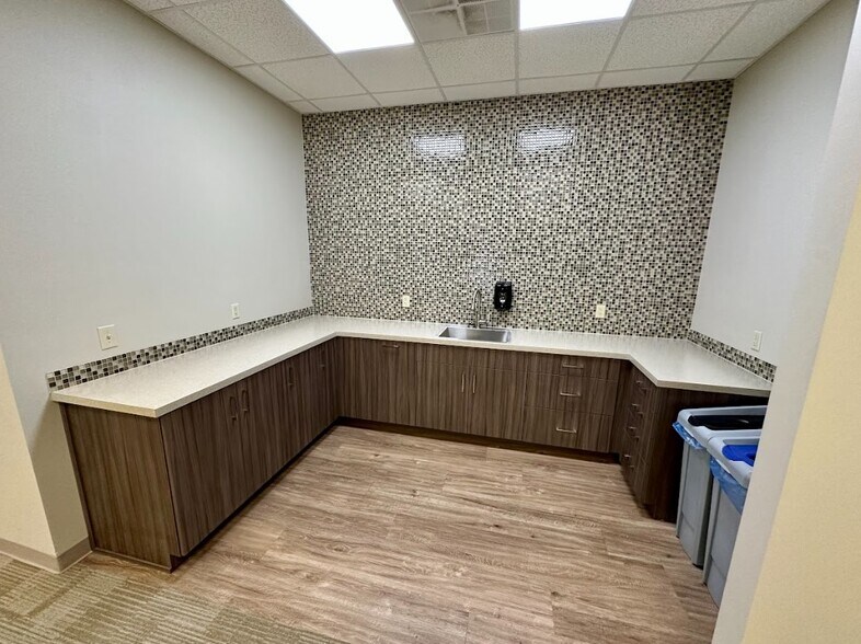 More Photos Of 4190 Piedmont Pky, Greensboro Flex For Lease