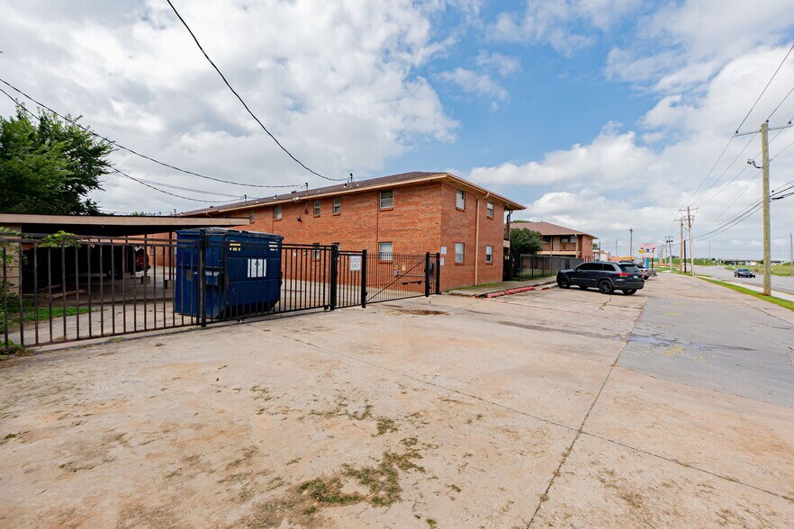 More Photos Of 3136 SW 59th St, Oklahoma City Apartments For Sale