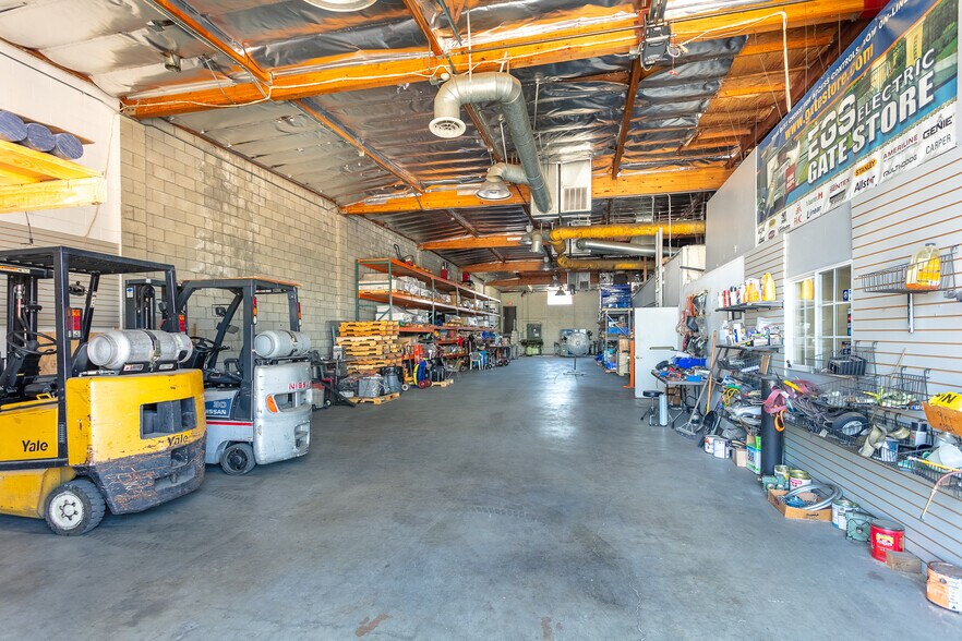 More Photos Of 425 Park Ave, San Fernando Warehouse For Sale