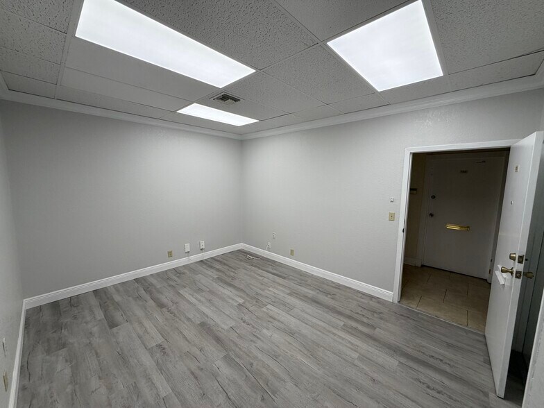 More Photos Of 7831-7865 W Sample Rd, Coral Springs General Retail For Lease