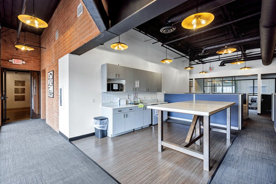 More Photos Of 2727 N 3rd St, Phoenix Office For Sale