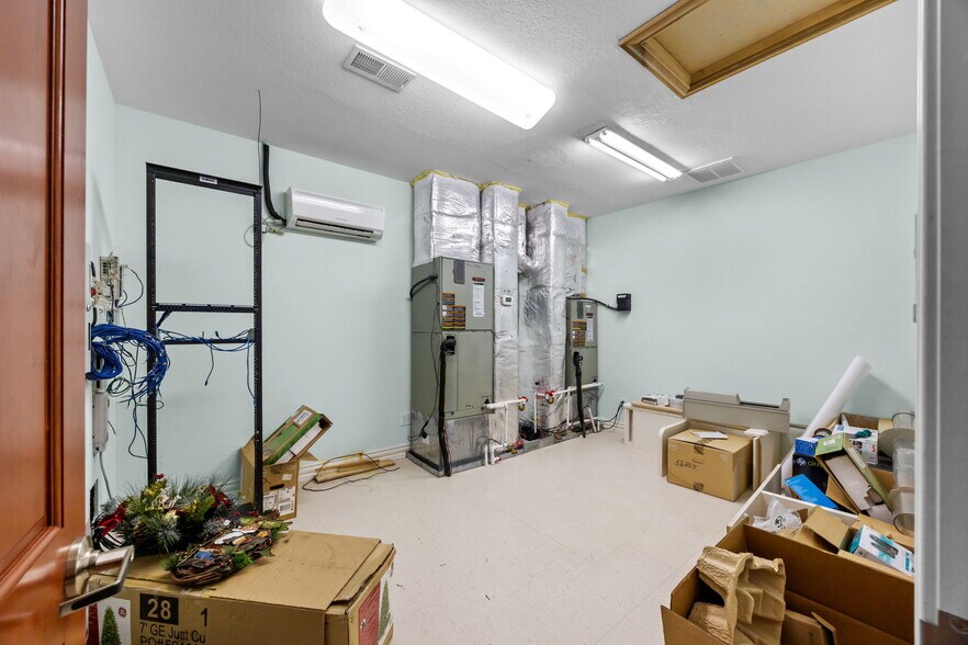 More Photos Of 8468 Caratoke Hwy, Powells Point Bank For Lease