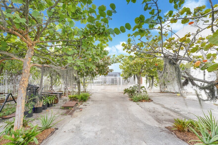 More Photos Of 995 NW 72nd St, Miami Warehouse For Lease