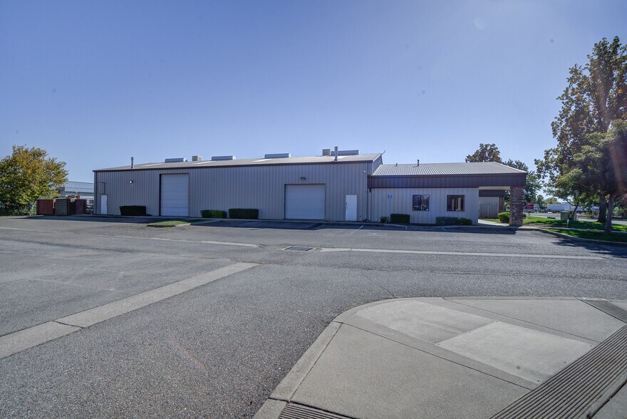 More Photos Of 1671 Zachi Way, Redding Industrial For Lease