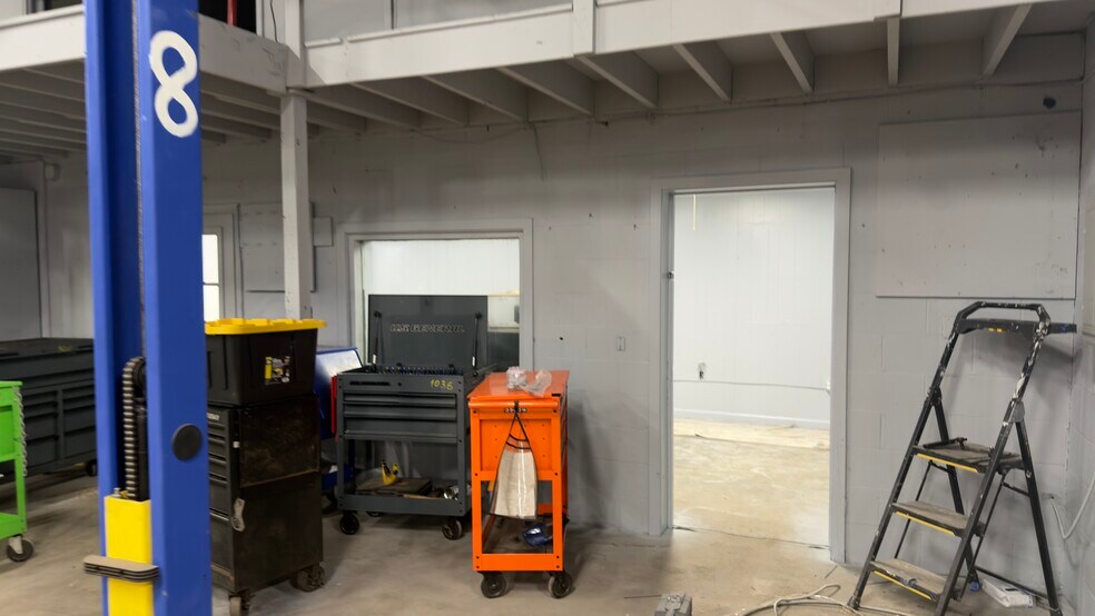 More Photos Of 2800 Delano St, Pensacola Warehouse For Lease