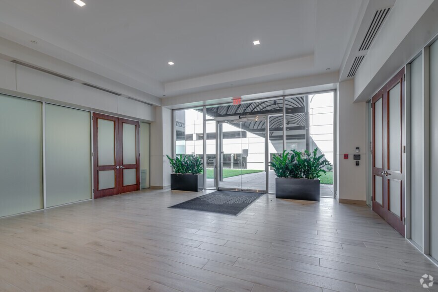 More Photos Of 2525 Bay Area Blvd, Houston Unknown For Lease