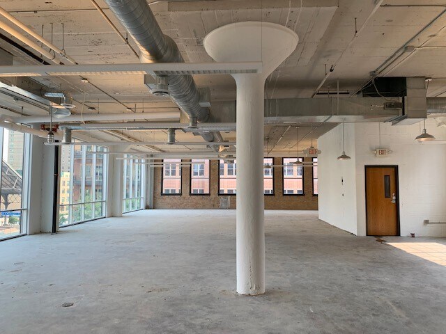 More Photos Of 501-509 S Washington Ave, Minneapolis Health Club For Lease