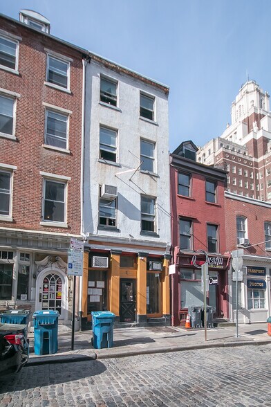 More Photos Of 136 Chestnut St, Philadelphia Storefront For Lease