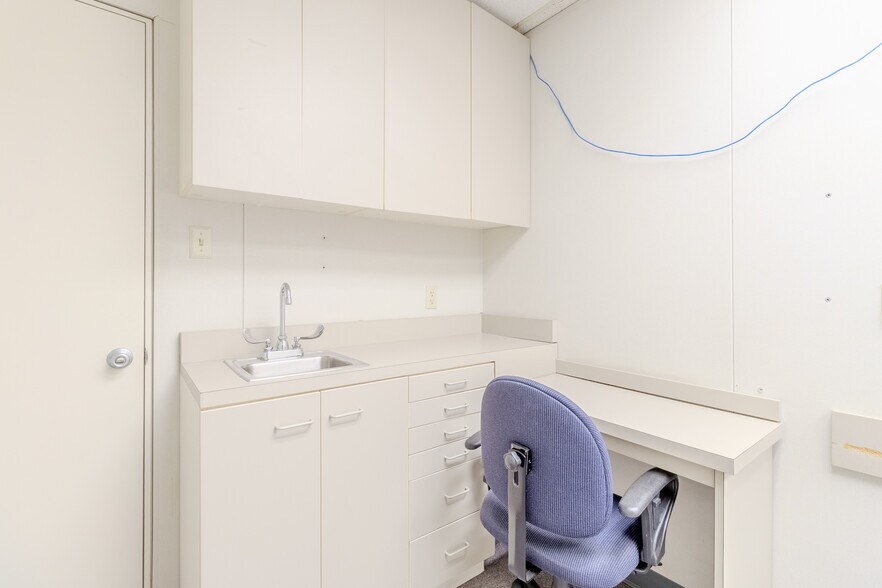 More Photos Of 346 Freeport Rd, New Kensington Medical For Lease