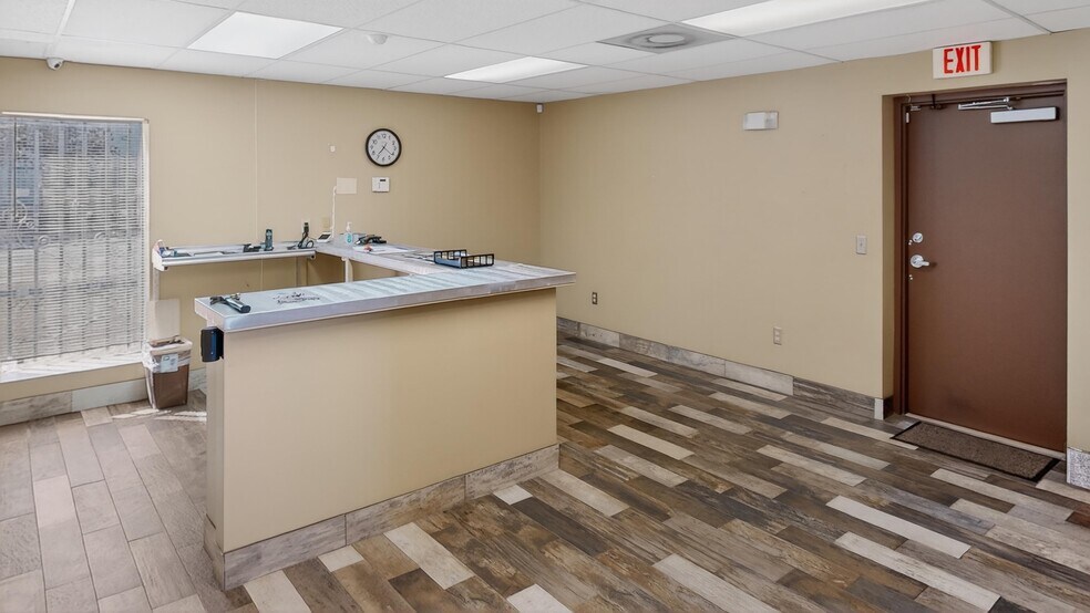 More Photos Of 4395 Dardanelle Dr, Orlando Warehouse For Lease