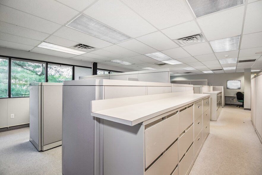 More Photos Of 69 Readington Rd, Branchburg Showroom For Lease