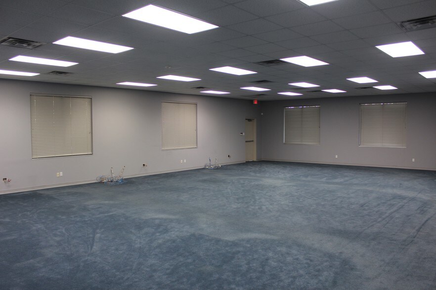 More Photos Of 2170 Interstate 20 W, Arlington Office For Lease