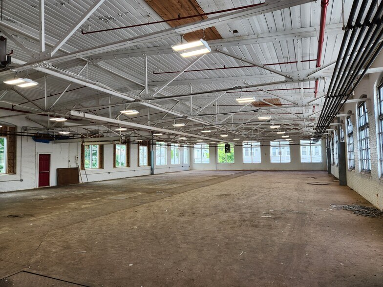 More Photos Of 565 N Main St, Woonsocket Warehouse For Sale