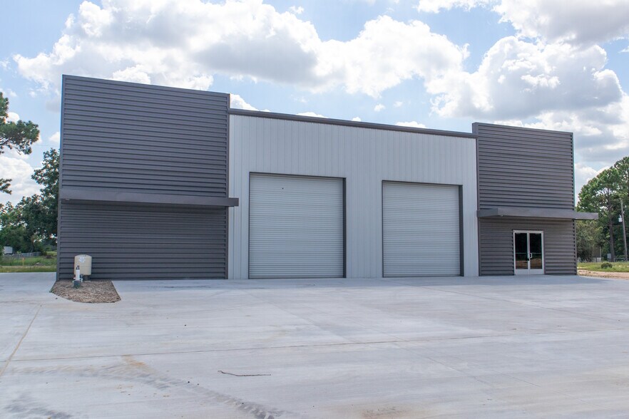 Primary Photo Of 18231 Bauer Rd, Hockley Warehouse For Sale