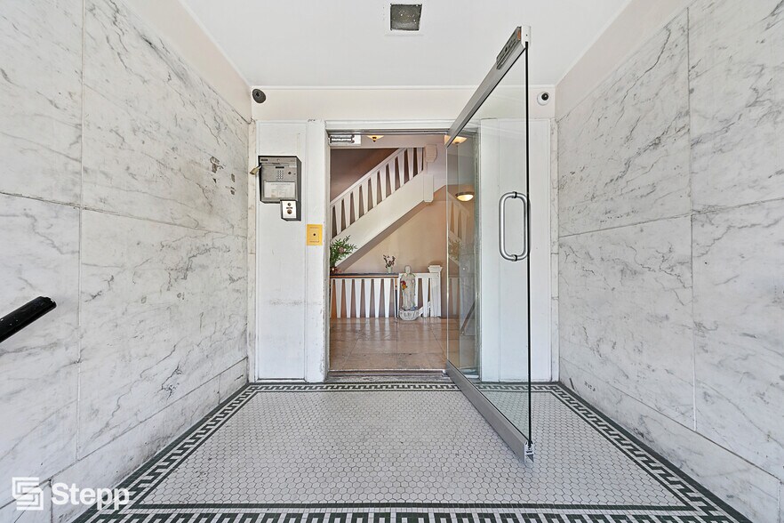 More Photos Of 120 Westminster Ave, Venice Apartments For Sale