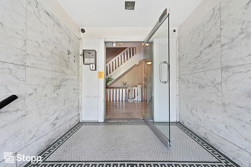 More Photos Of 120 Westminster Ave, Venice Apartments For Sale