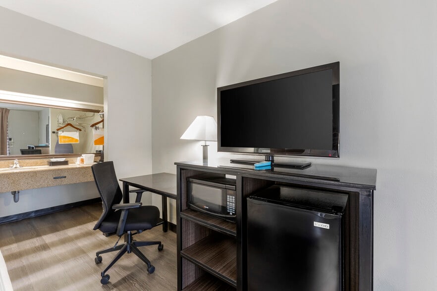More Photos Of 8929 Old Number Six Hwy, Santee Hotel For Sale