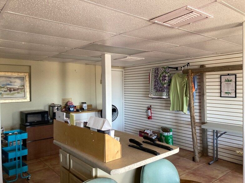 More Photos Of 105 N Frontage Rd, Pearce Storefront For Lease