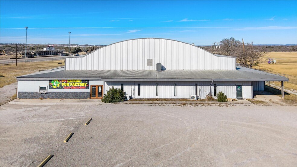 More Photos Of 3300 Milam Dr, Brownwood Industrial For Sale
