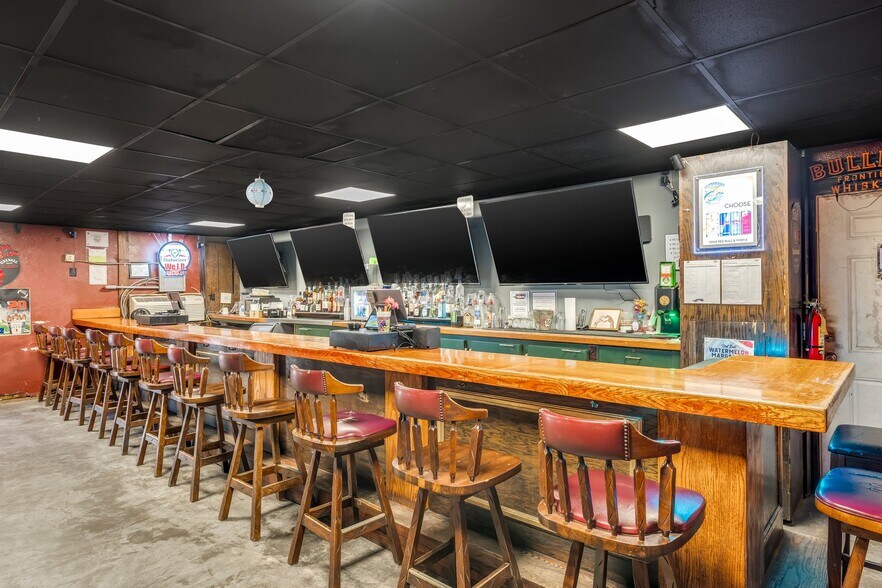 More Photos Of 1623 W 15th St, Panama City Bar For Sale