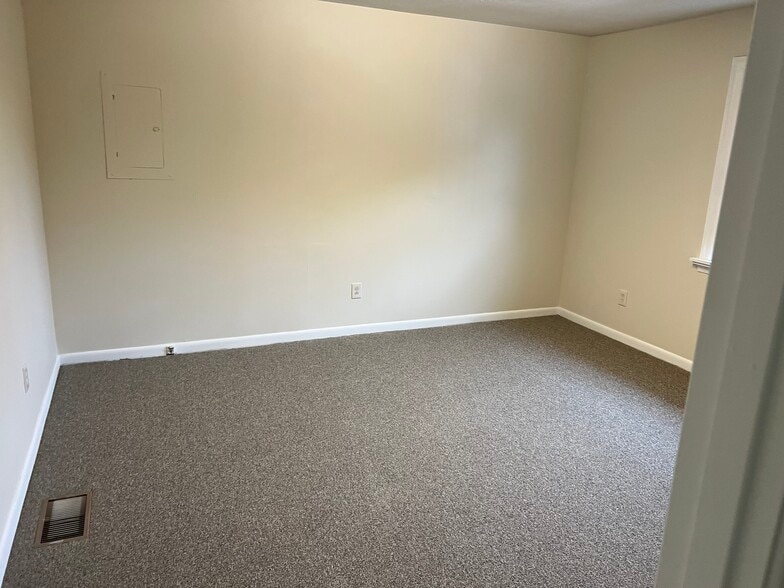 More Photos Of 1675 NW Old 41 Hwy, Marietta Service For Lease