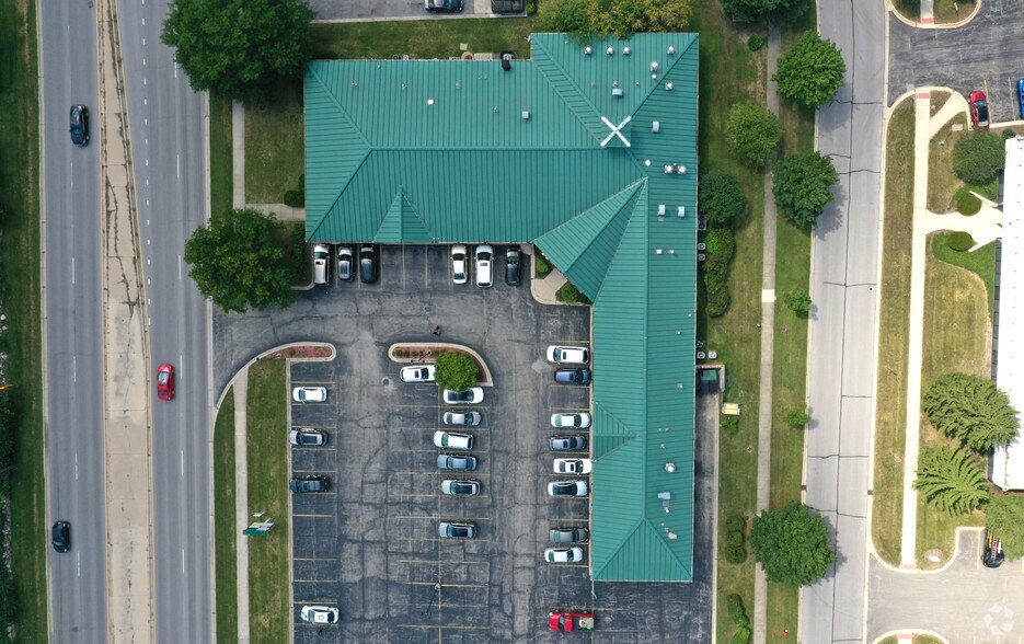 More Photos Of 1600 Maple Ave, Lisle Storefront For Lease