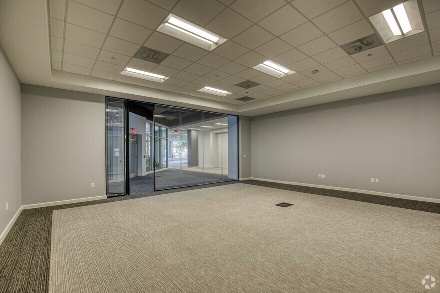 More Photos Of 501 E Kennedy Blvd, Tampa Office For Lease