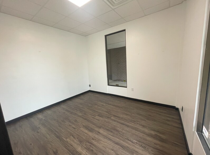 More Photos Of 6320 Rucker Rd, Indianapolis Office For Lease