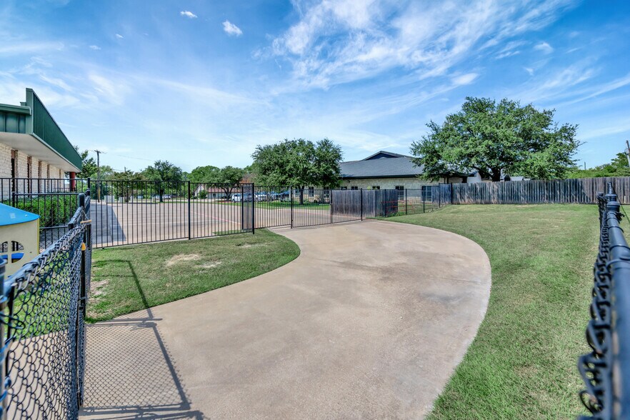 More Photos Of 132 El Chico Trl, Willow Park Medical For Sale