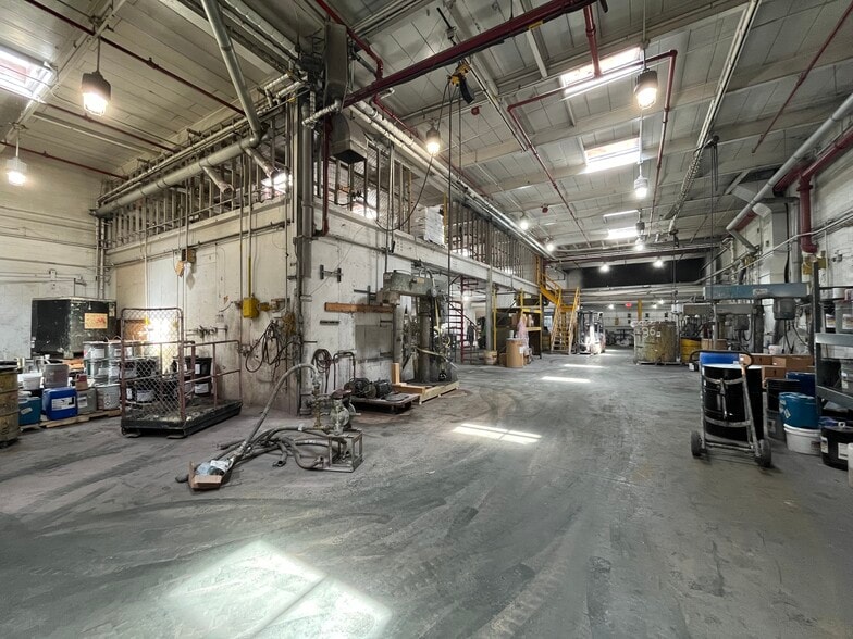 More Photos Of 33 Haynes Cir, Chicopee Industrial For Lease
