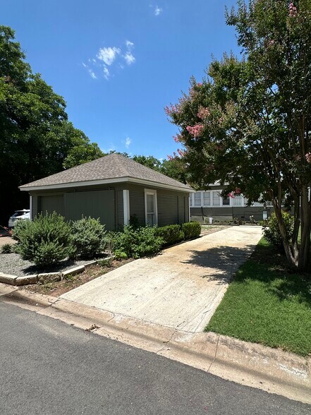 More Photos Of 1008 S Rock St, Georgetown Office Residential For Sale