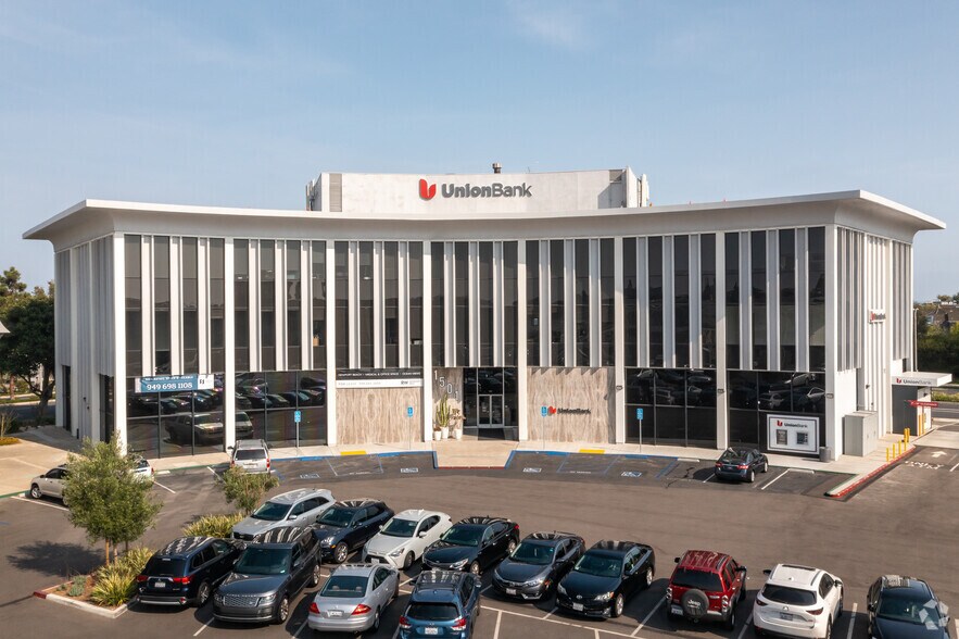 More Photos Of 1501 Westcliff Dr, Newport Beach Medical For Lease