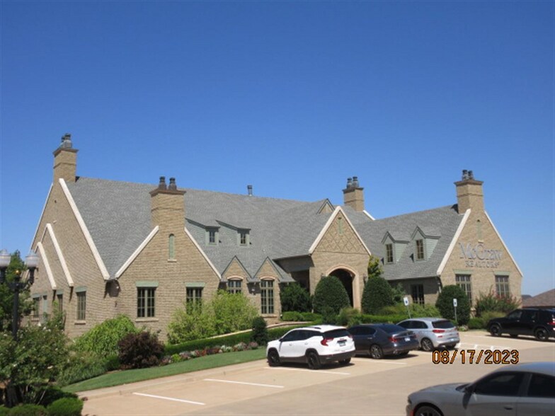 More Photos Of 16301-16305 N May Ave, Edmond Office For Lease