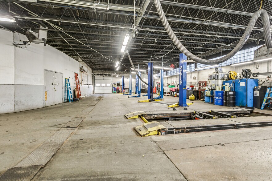 More Photos Of 3610 Lyndale Ave S, Minneapolis Auto Repair For Sale