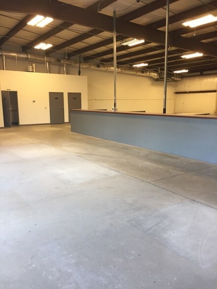 More Photos Of 14285-14301 Commerce Rd, Daleville Light Manufacturing For Lease