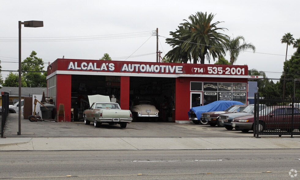 More Photos Of 700 N Anaheim Blvd, Anaheim General Retail For Sale