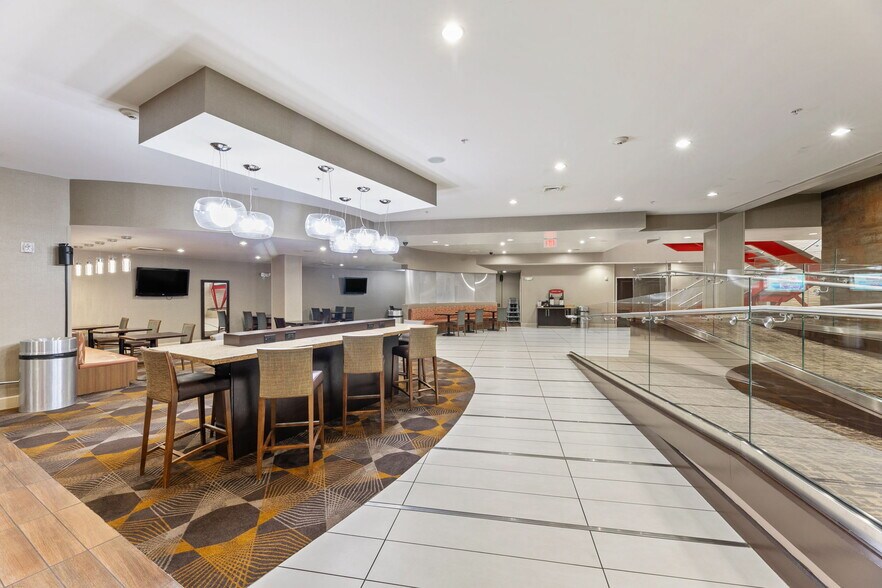 More Photos Of 409 E Houston St, San Antonio Hotel For Sale