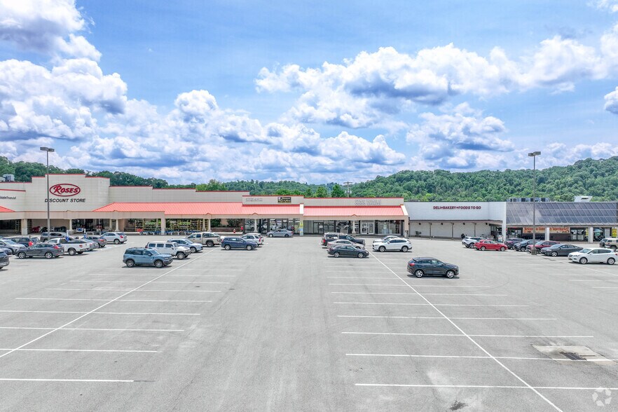 More Photos Of 200-300 Hillcrest Shopping Ctr, New Kensington Unknown For Lease