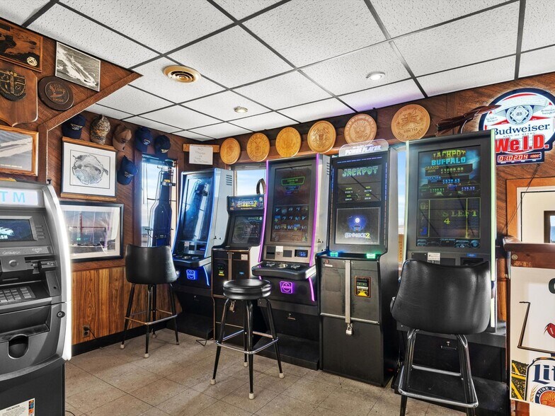 More Photos Of 4220 Memorial Dr, Two Rivers Bar For Sale