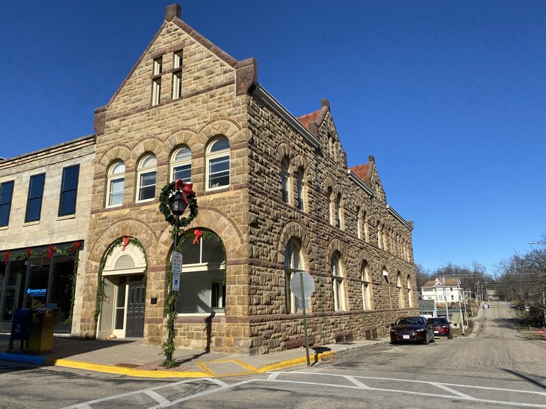 Primary Photo Of 203 High St, Mineral Point Flex For Sale