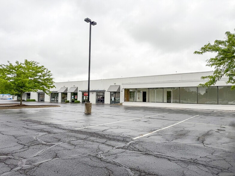 Primary Photo Of 5055 E Main St, Columbus Freestanding For Lease