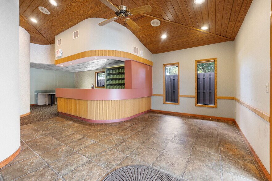 More Photos Of 1701 66th St N, Saint Petersburg Medical For Sale