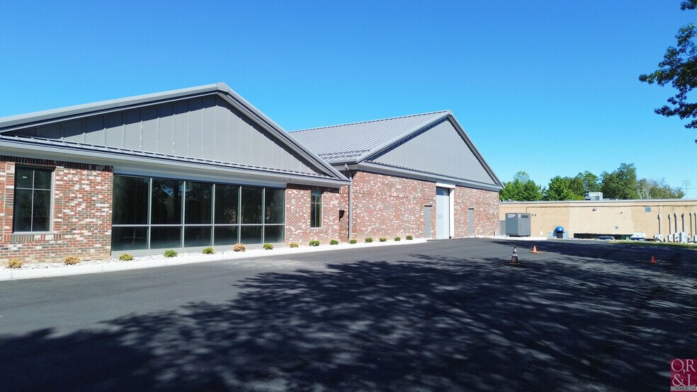 More Photos Of 13 Sycamore Way, Branford Manufacturing For Sale