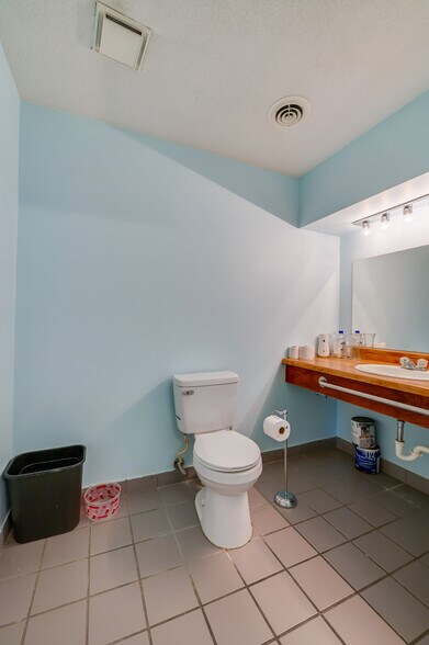 More Photos Of 2763 S Ridgewood Ave, South Daytona Office For Sale