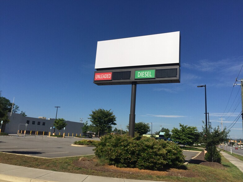 More Photos Of 1757 W Andrew Johnson Hwy, Morristown General Retail For Lease